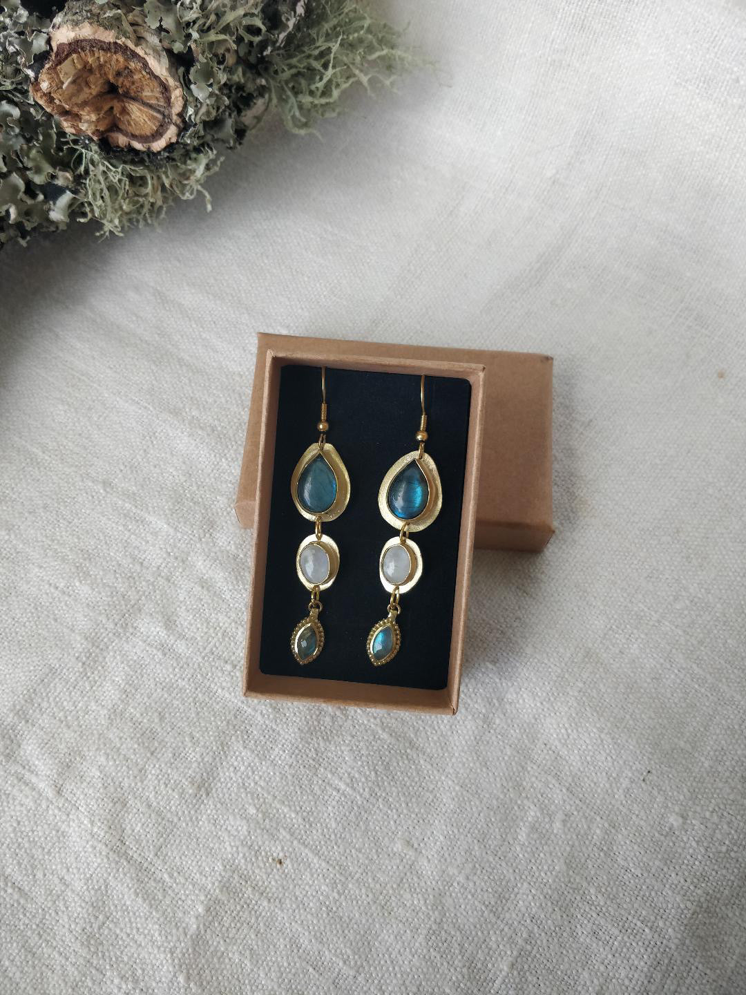 Brincos Lithe com Labradorite e Pedra da Lua