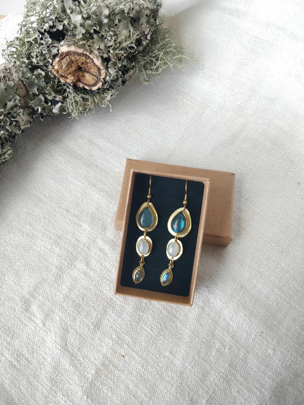 Brincos Lithe com Labradorite e Pedra da Lua