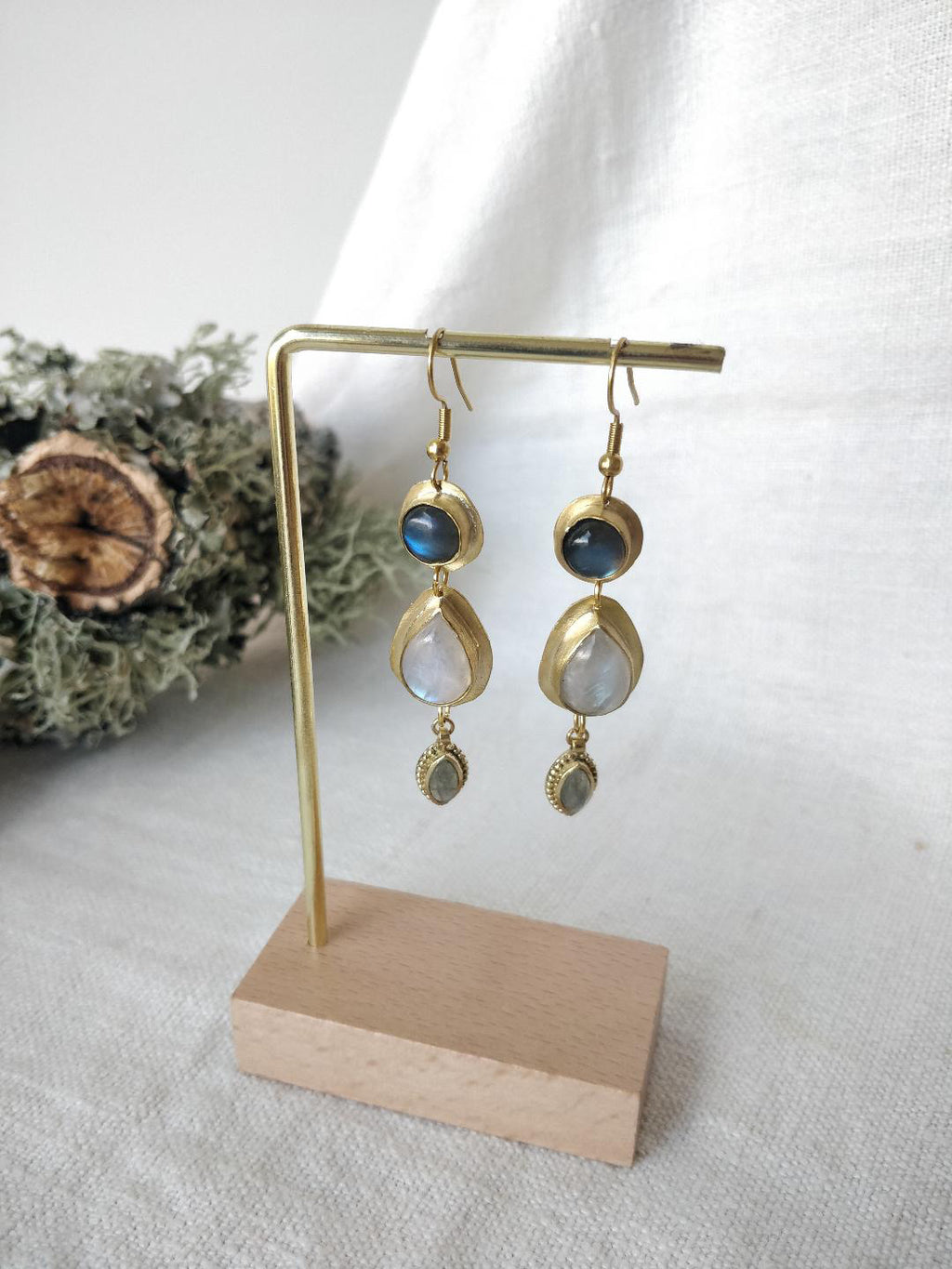 Brincos Lithe com Pedra da Lua e Labradorite
