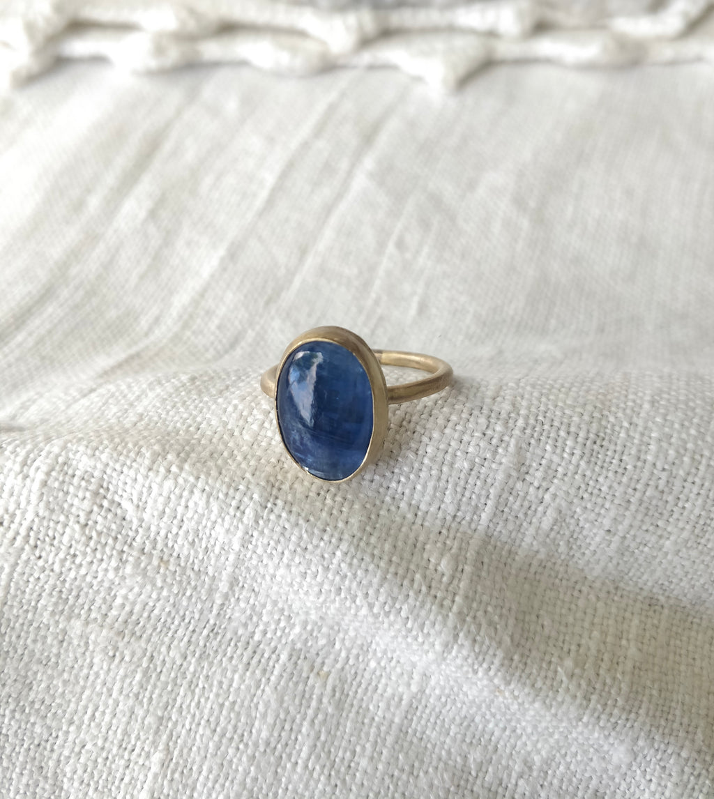 Anel Éther com Cianite Azul