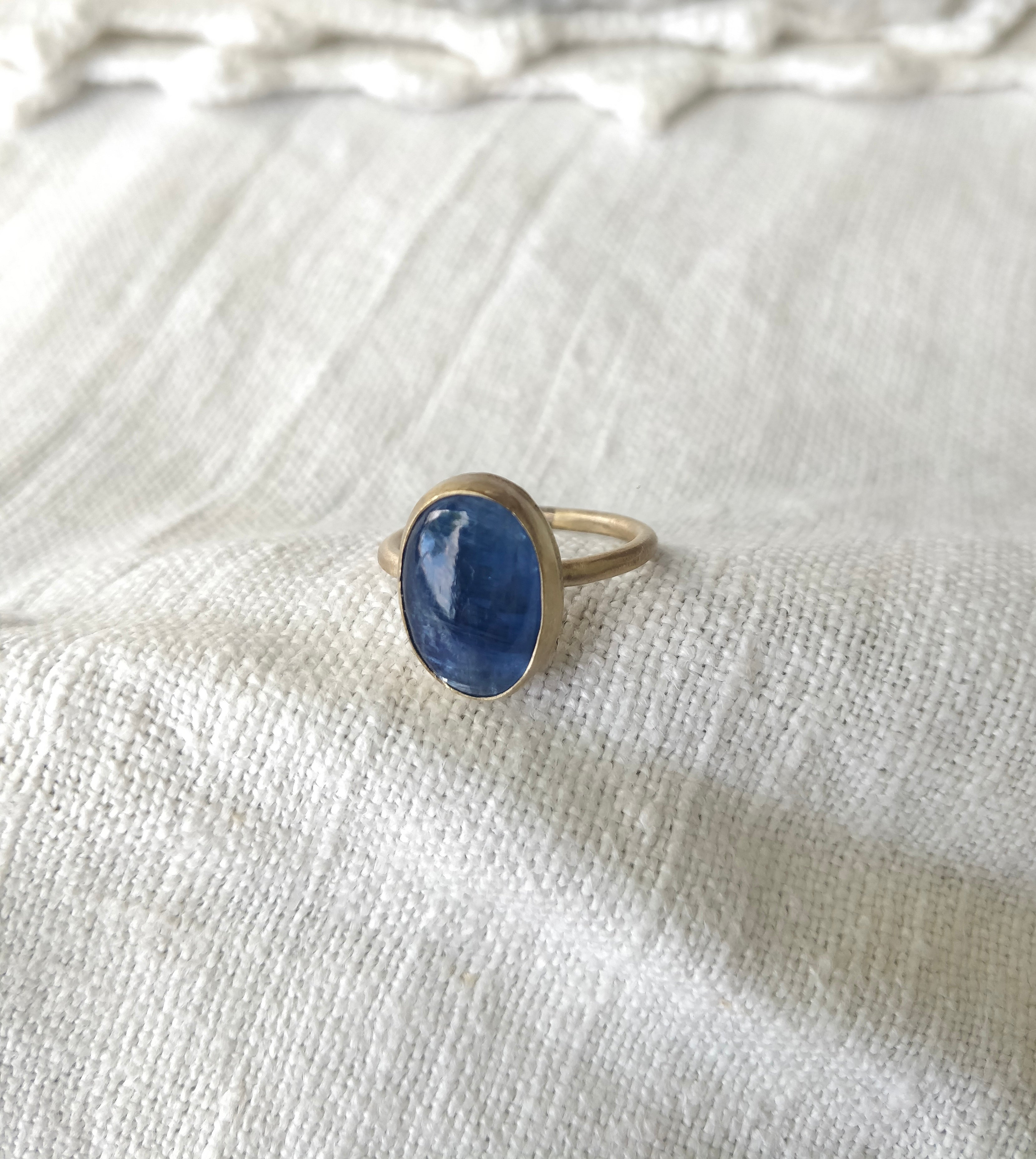 Anel Éther com Cianite Azul
