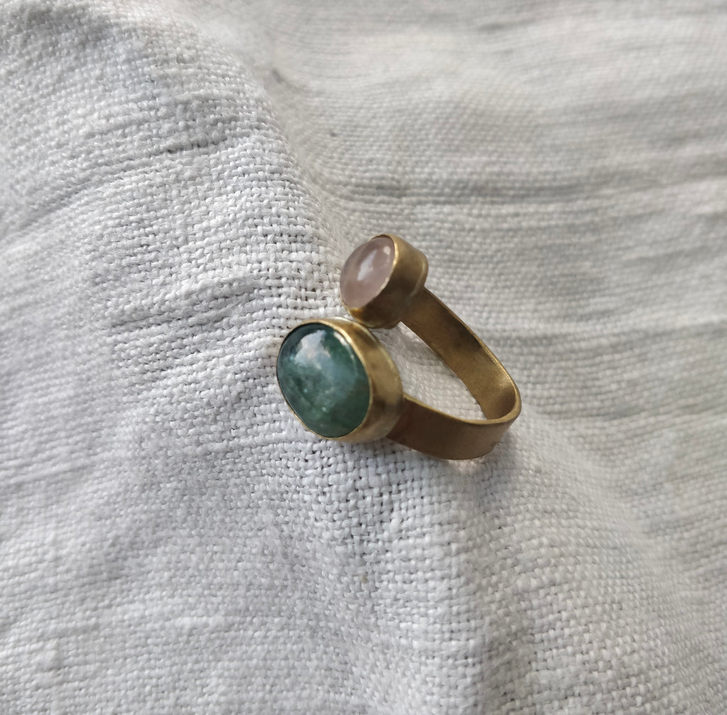 Anel Yugen com Cianite Verde e  Morganite