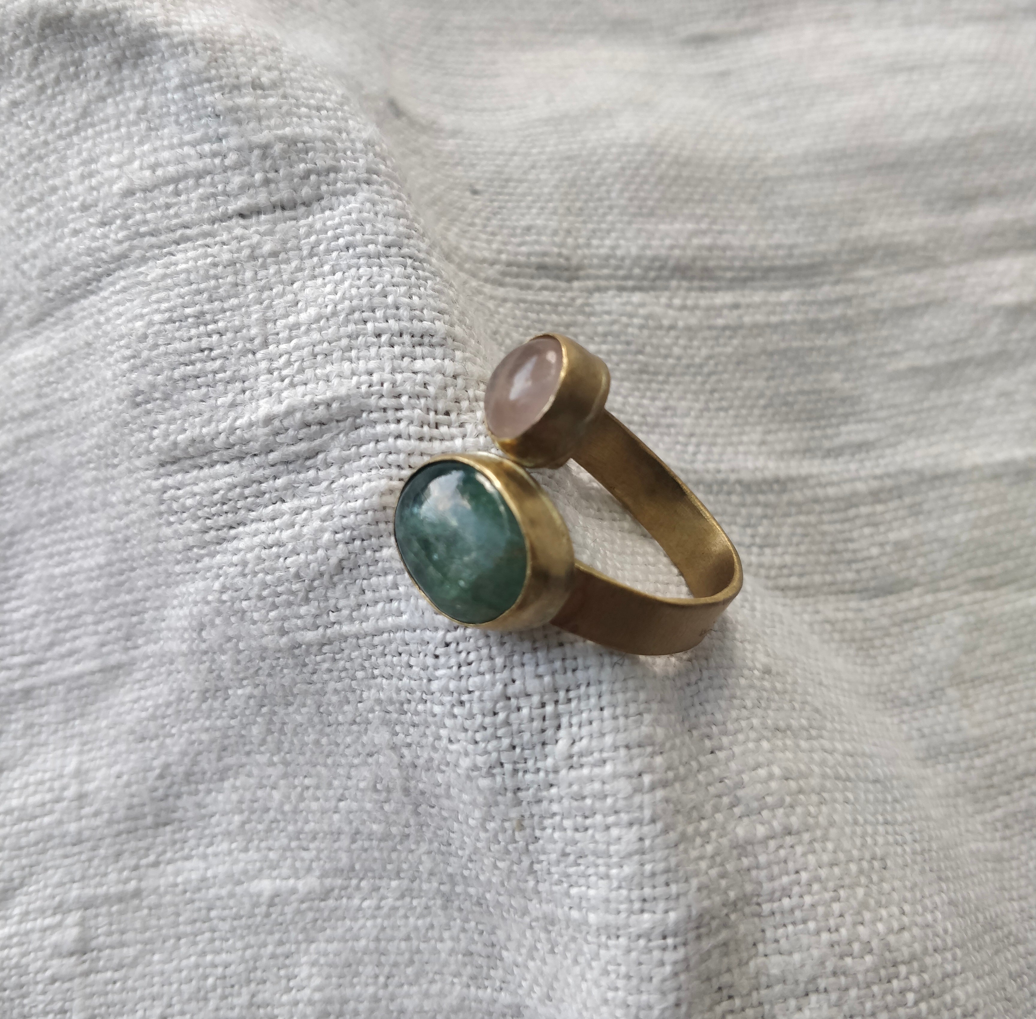Anel Yugen com Cianite Verde e  Morganite