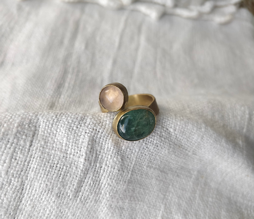Anel Yugen com Cianite Verde e  Morganite