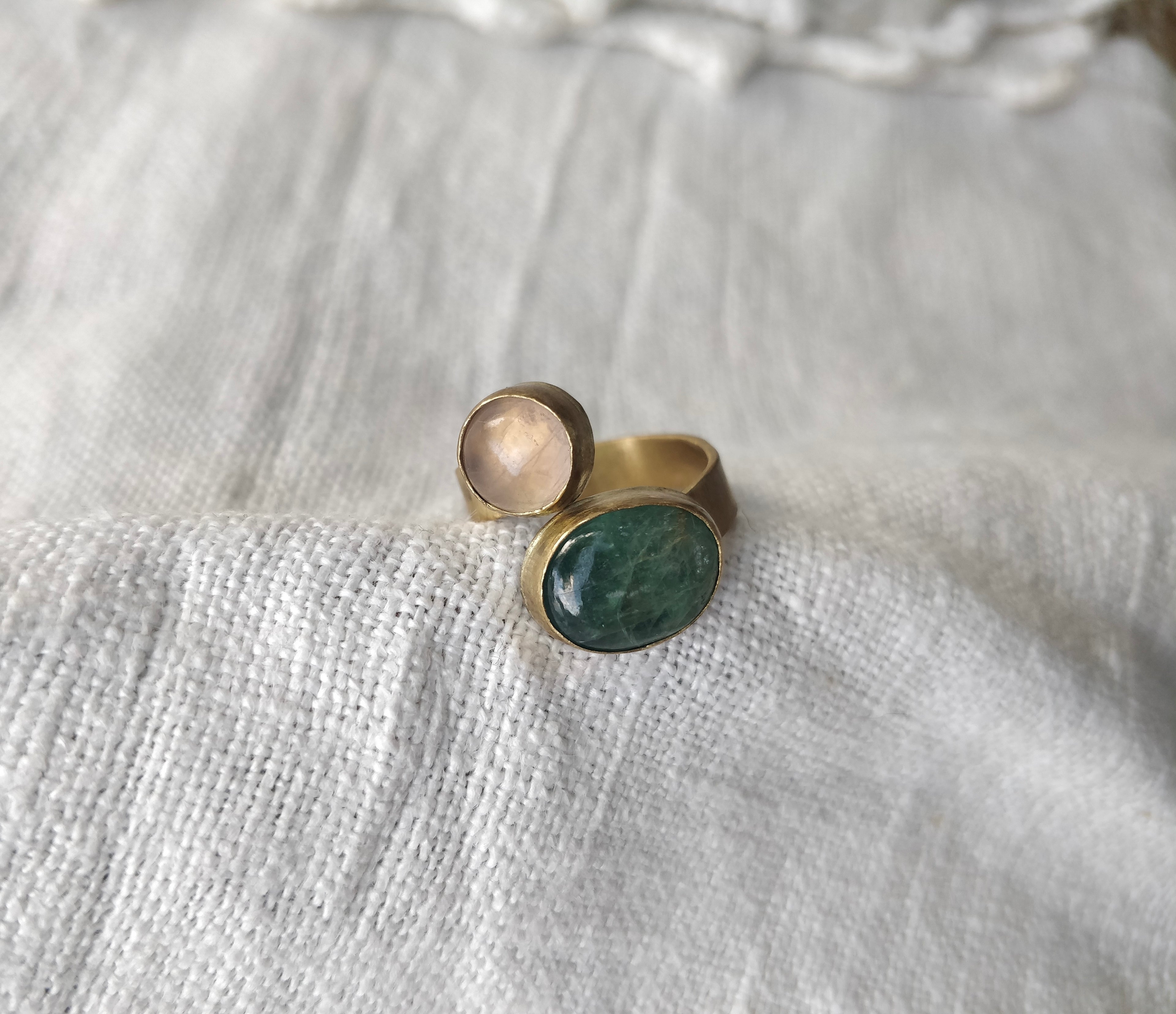 Anel Yugen com Cianite Verde e  Morganite