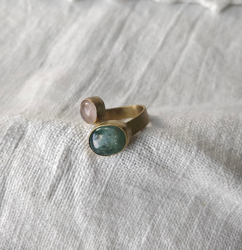 Anel Yugen com Cianite Verde e  Morganite