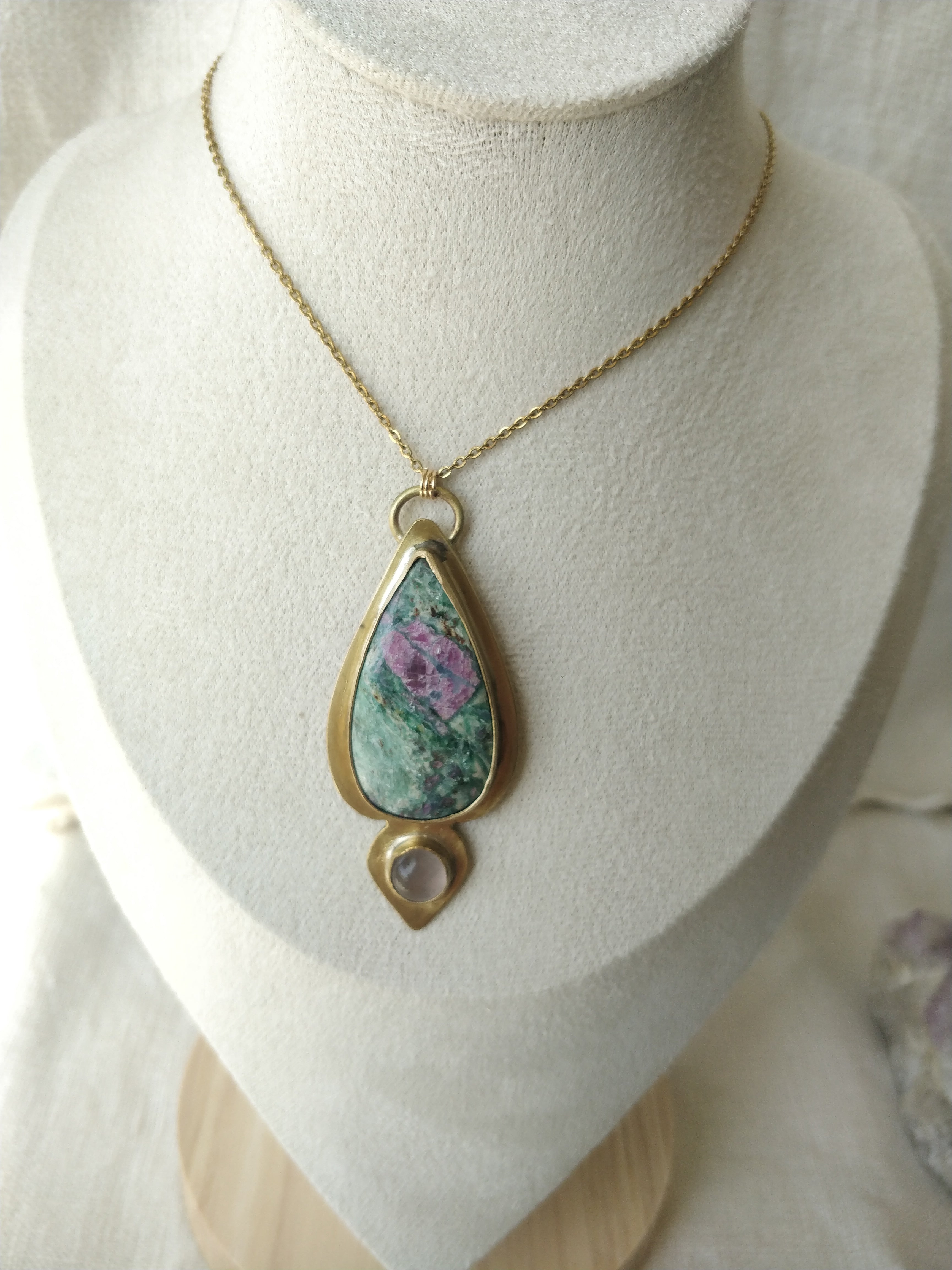 Colar Hanabira com Rubi Fuchsite e Quartzo Rosa
