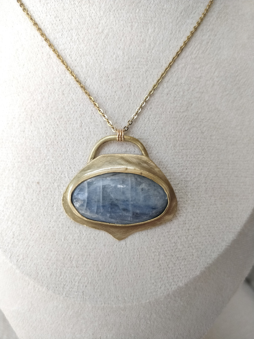 Colar Hanabira com Cianite Azul