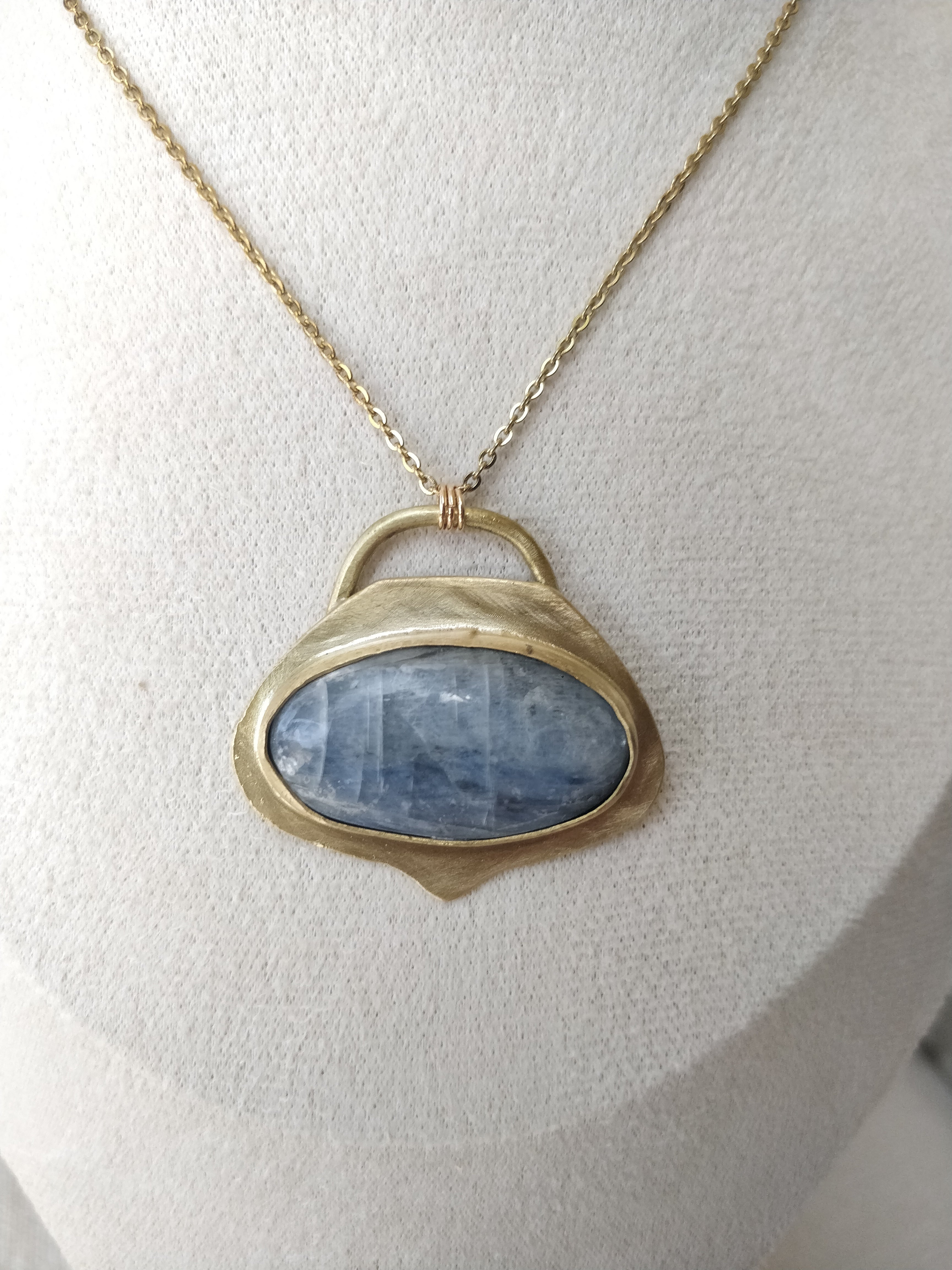 Colar Hanabira com Cianite Azul