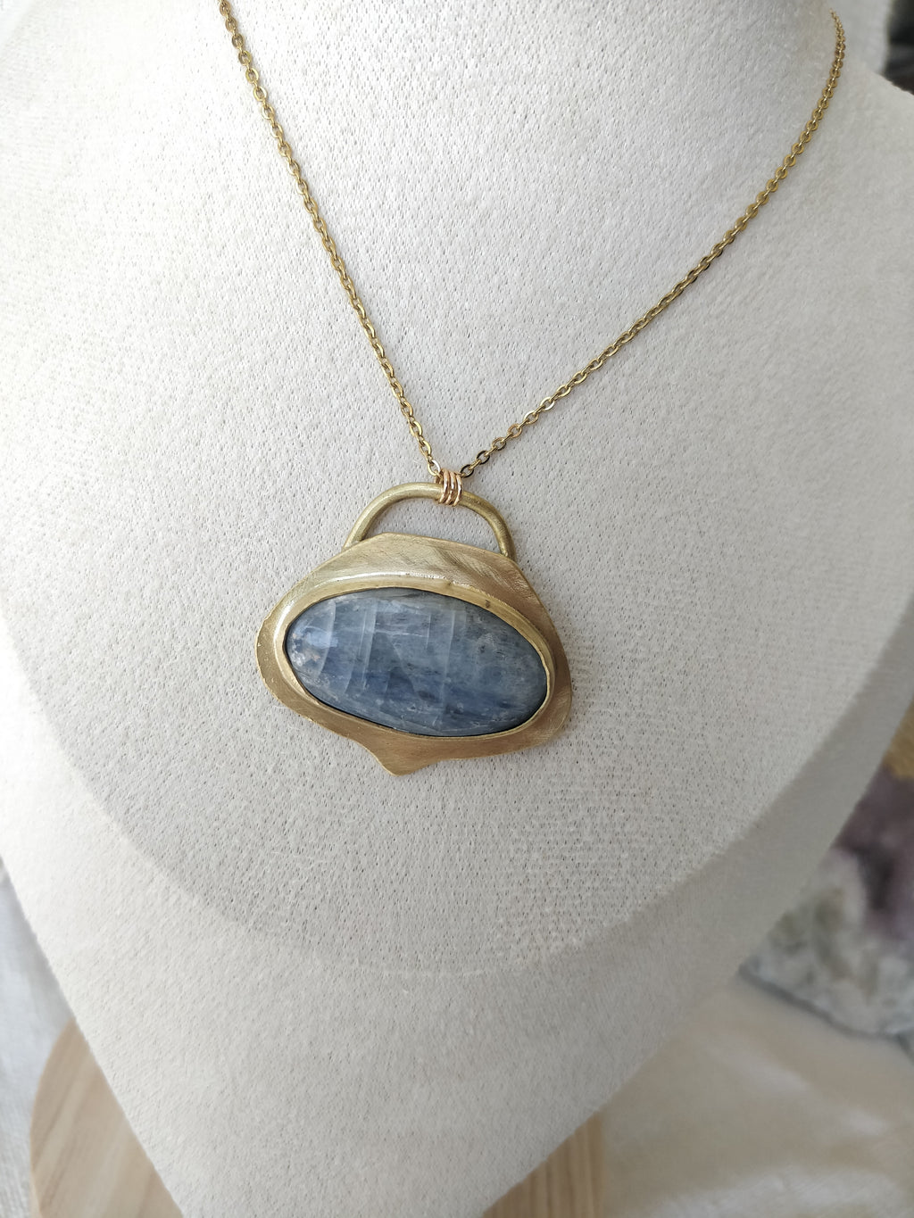 Colar Hanabira com Cianite Azul