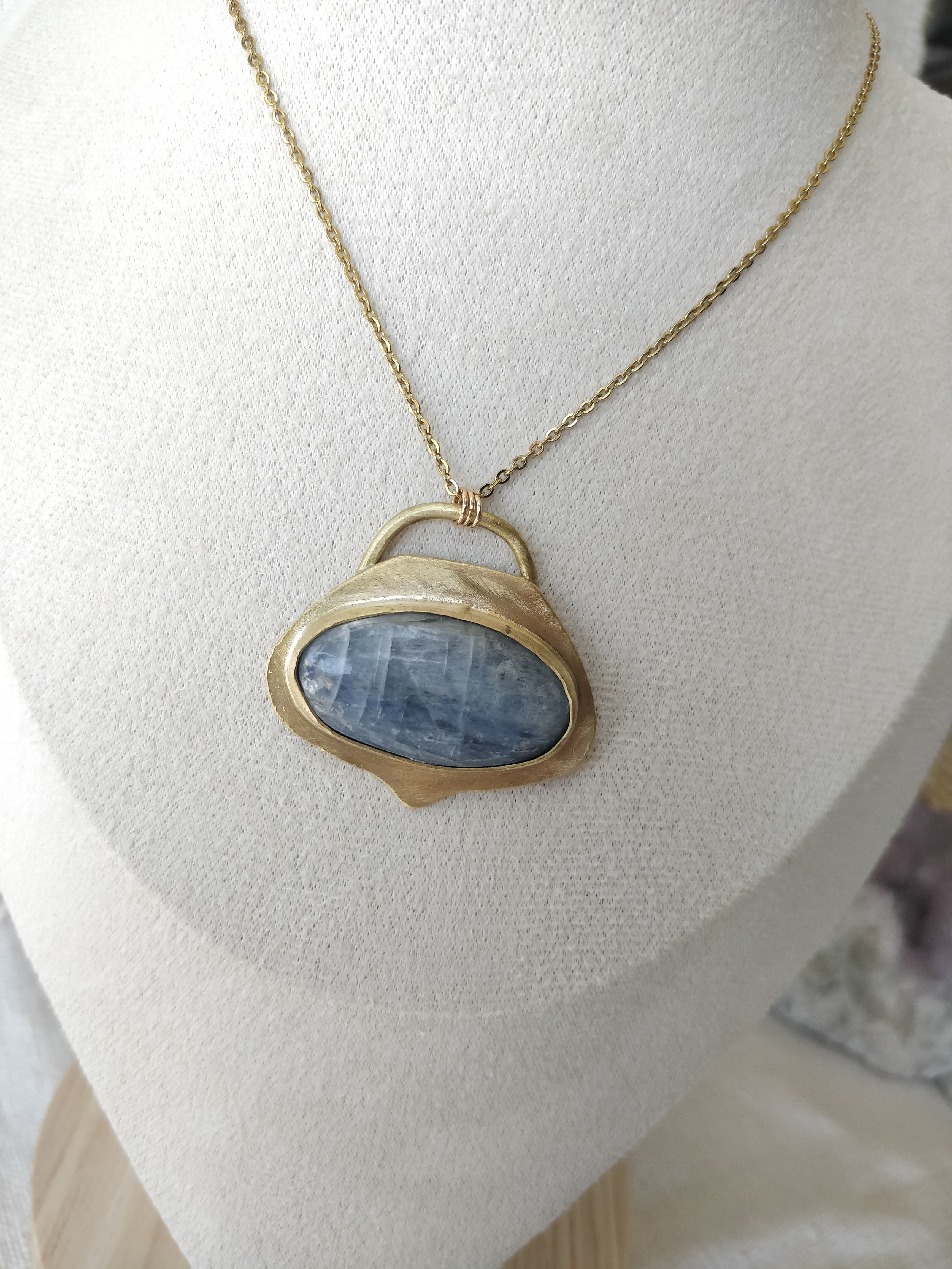 Colar Hanabira com Cianite Azul