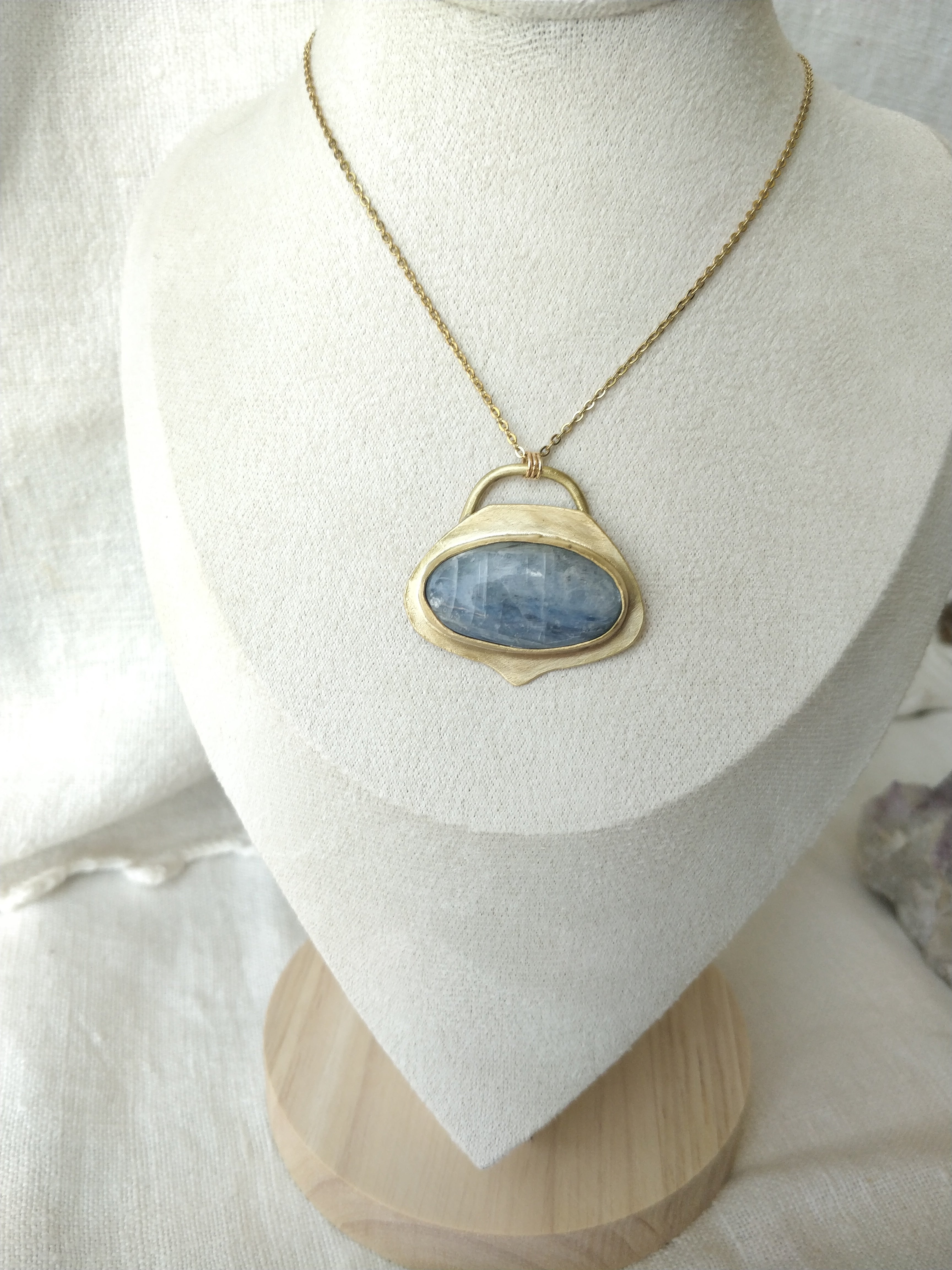 Colar Hanabira com Cianite Azul