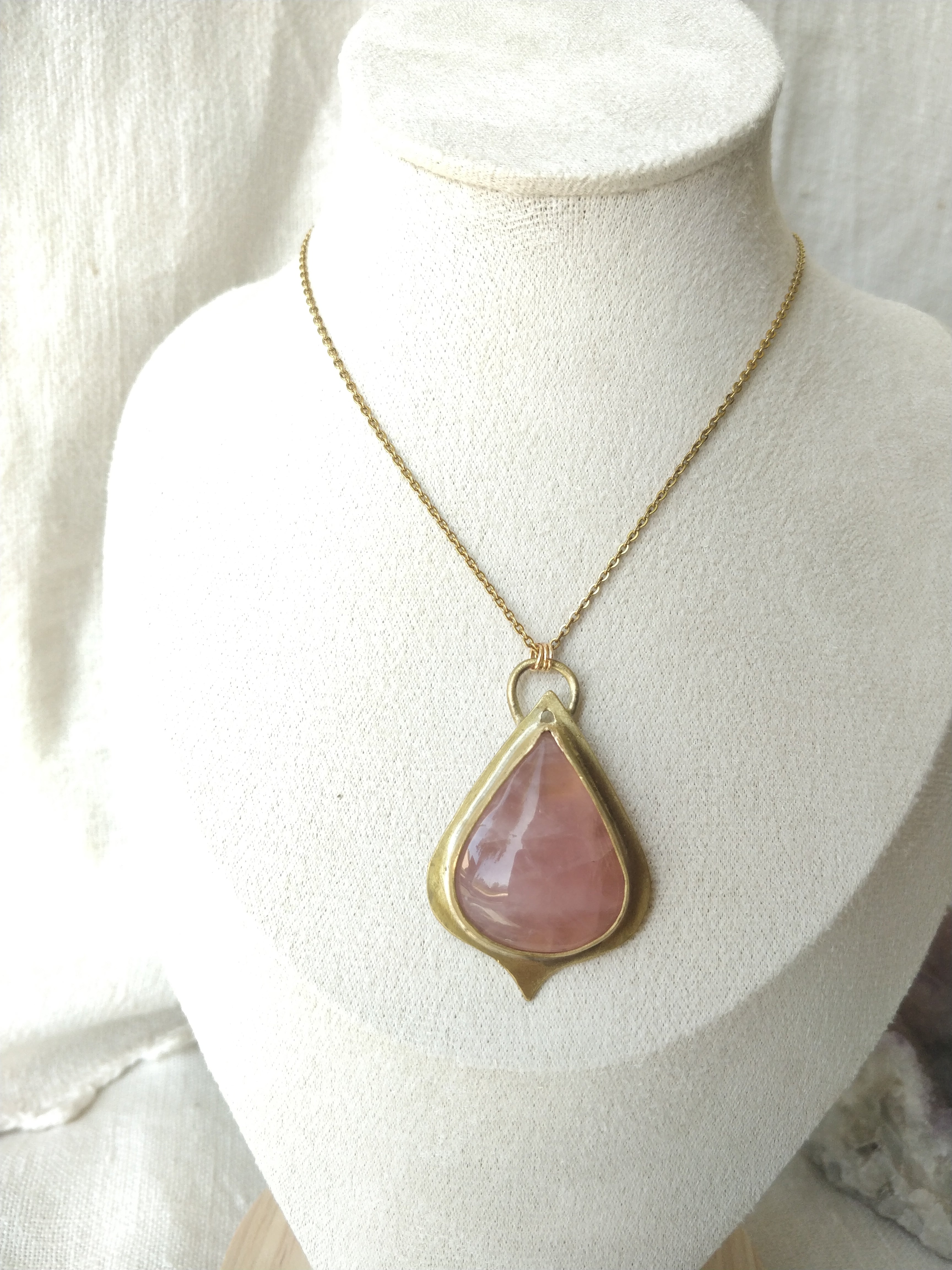 Colar Hanabari com Quartzo Rosa