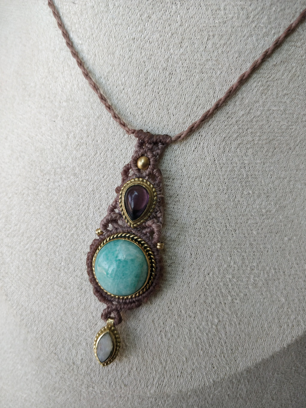 Colar Ma’at com Amazonite, Ametista e Pedra da Lua