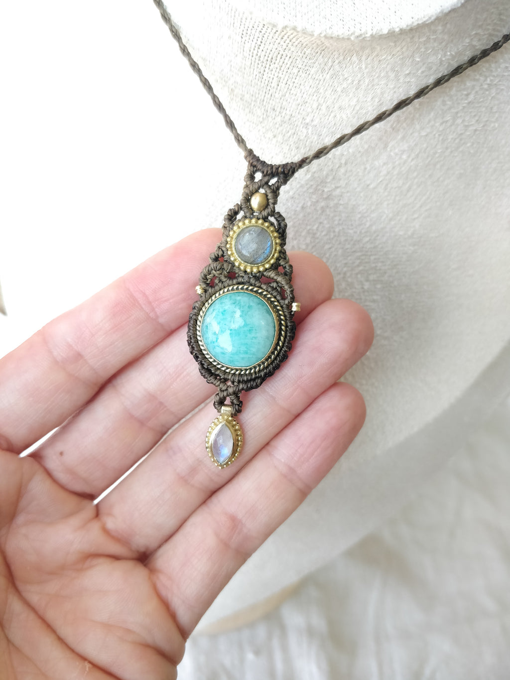 Colar Ma’at com Amazonite, Labradorite e Pedra da Lua