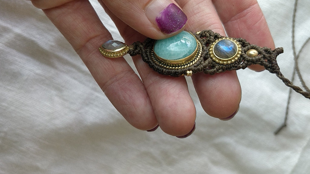 Colar Ma’at com Amazonite, Labradorite e Pedra da Lua